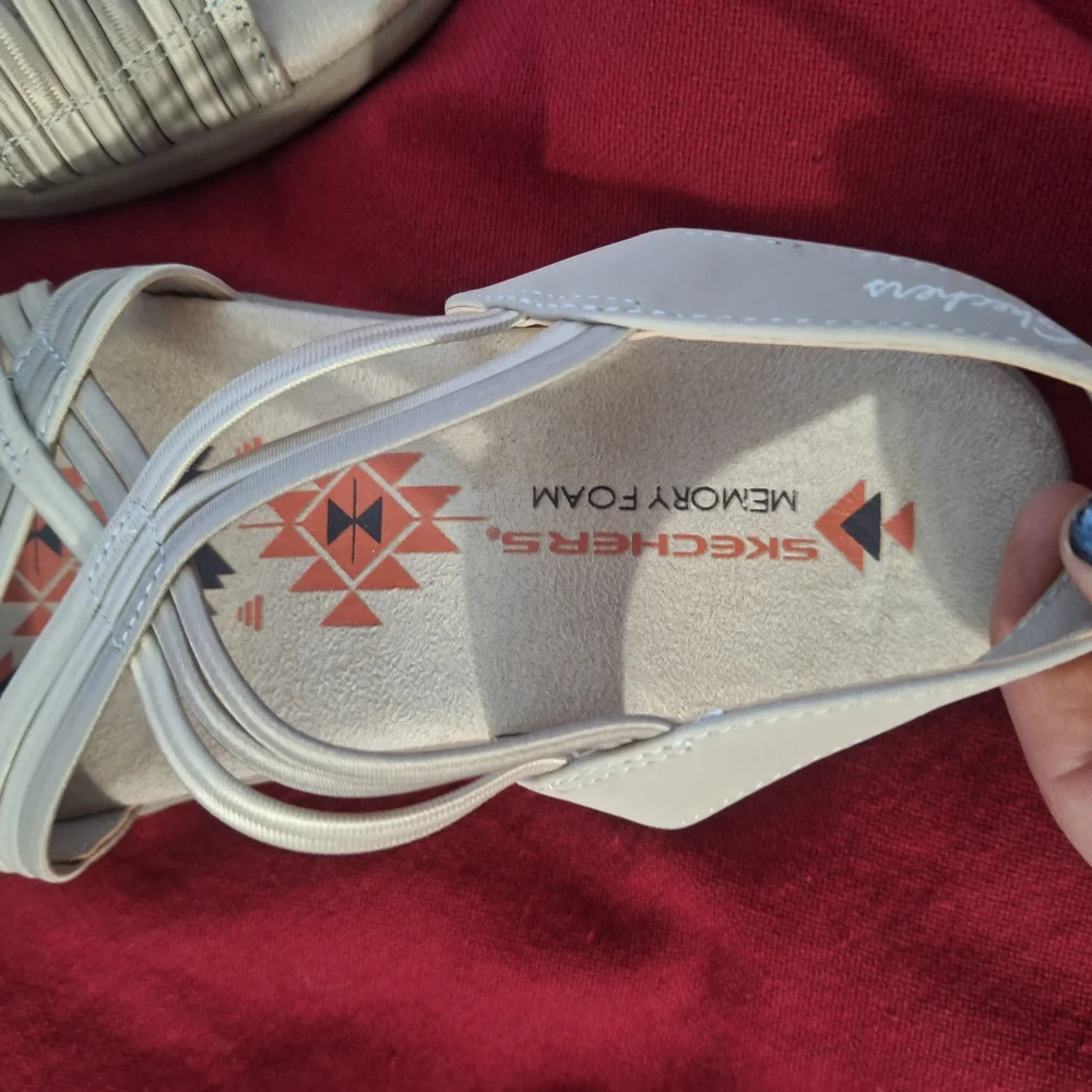 Skechers Cream Sandals with Slingback Straps - Picture 4 of 5